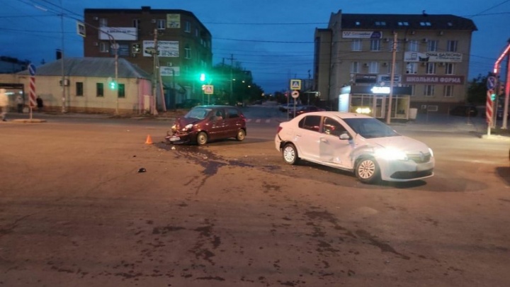 Столкновение двух иномарок в центре Волгограда попало на видео