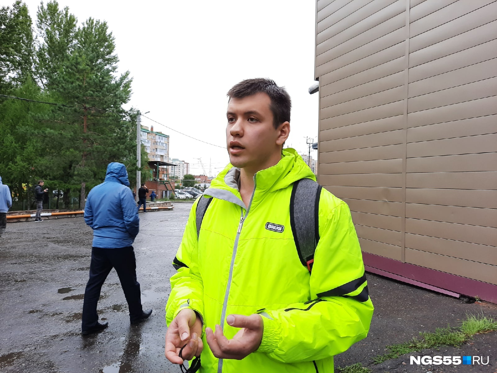 «Никого из близких не пустили»: омич рассказал, как проходил досмотр личных вещей Навального