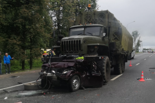 Смертельное ДТП под Ярославлем: за рулем военного грузовика, смявшего «Ниву», сидел молодой срочник