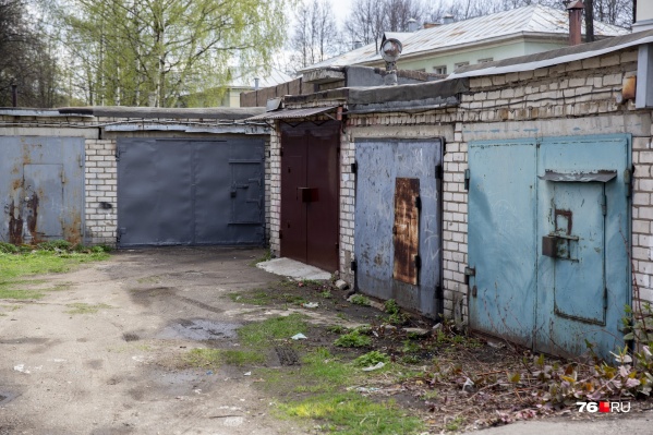Скелет мужчины нашли за гаражом в Ярославле Скелет мужчины нашли за гаражом в Ярославле