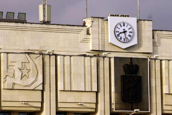 Новые часы на здании правительства не понравились ярославцам