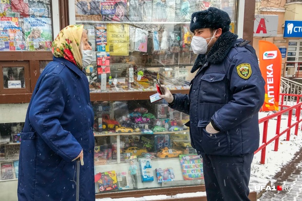 Выйти из дома в неположенное время не останавливает ни холодная погода, ни указ главы Выйти из дома в неположенное время не останавливает ни холодная погода, ни указ главы 