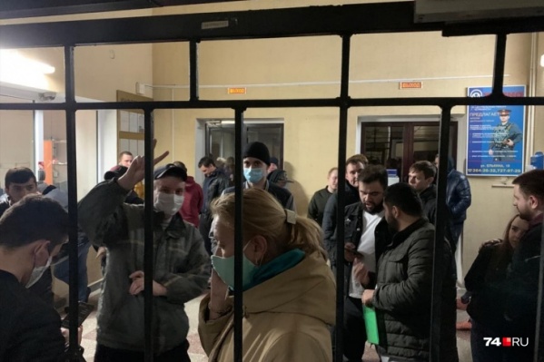 В отделение полиции минувшей ночью доставили около 50 человек В отделение полиции минувшей ночью доставили около 50 человек