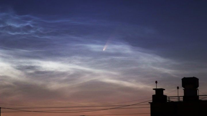 Над Омском пролетает яркая комета — директор планетария поделился фотографиями