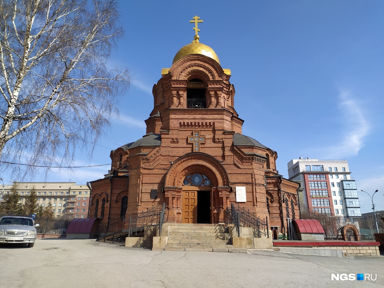 В Соборе во имя Александра Невского также почти нет людей В Соборе во имя Александра Невского также почти нет людей