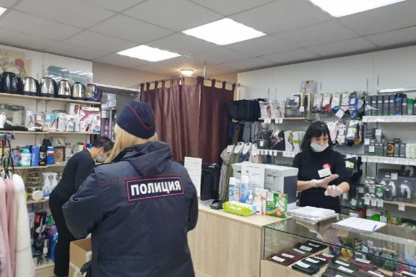 Полицейские напоминали горожанам об ответственности за нарушение режима Полицейские напоминали горожанам об ответственности за нарушение режима