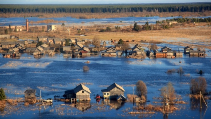 Самоизоляция по-русски: 20 мощных фото паводка со всей страны