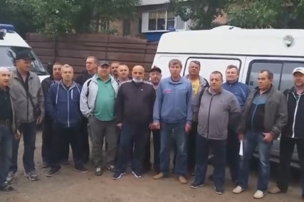 Водители возмущены, что доплаты за работу с ковидными больными получили лишь трое из полсотни их коллег Водители возмущены, что доплаты за работу с ковидными больными получили лишь трое из полсотни их коллег