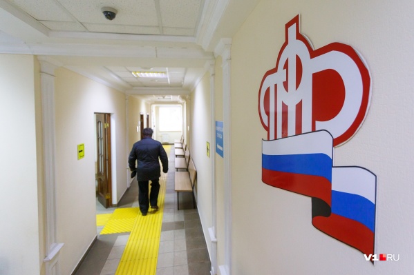 Раньше на 12 дней пенсионеры получат деньги на банковские карточки Раньше на 12 дней пенсионеры получат деньги на банковские карточки