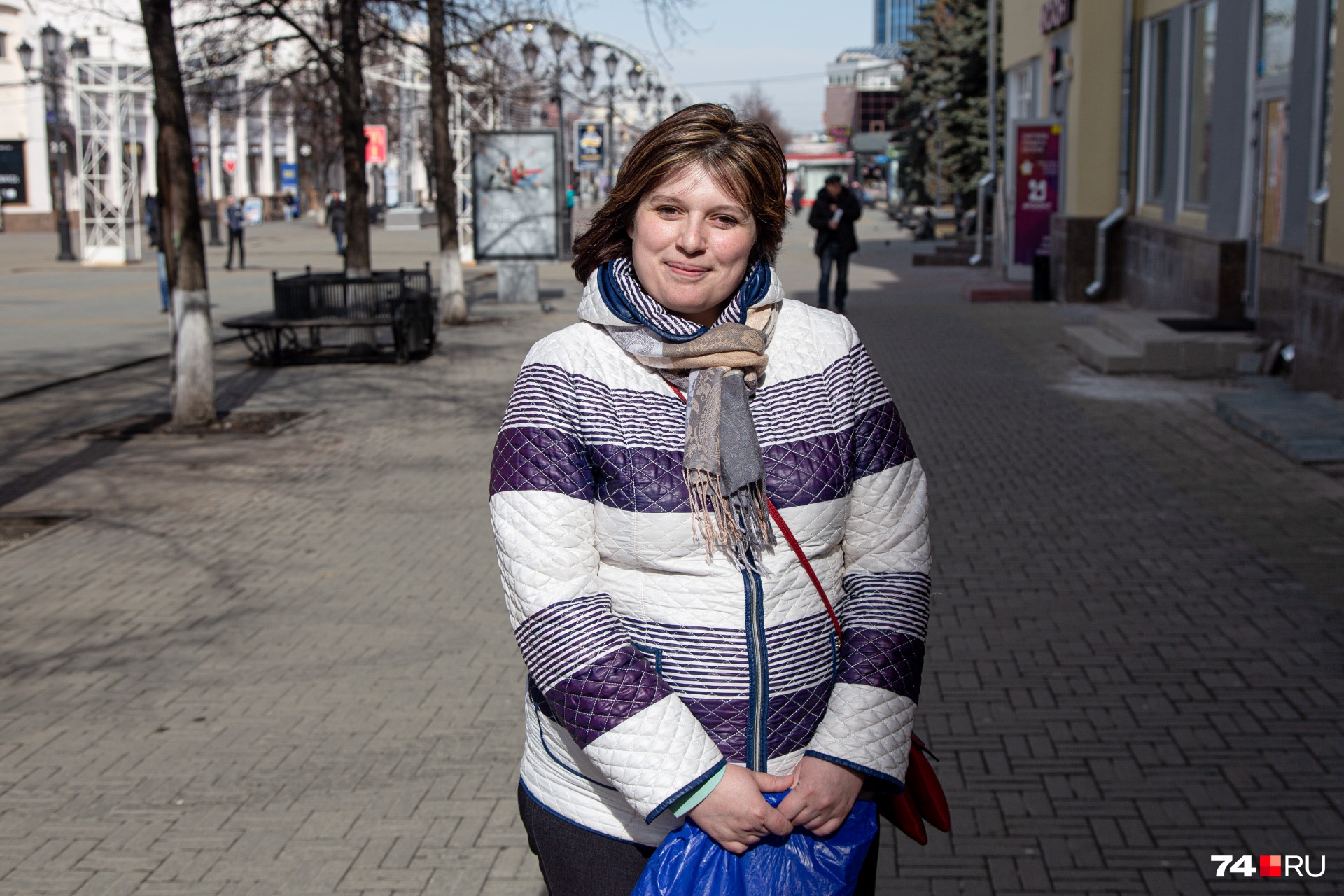 Ирина заинтересована в работе, сколько дверей она продаст — такая будет и зарплата Ирина заинтересована в работе, сколько дверей она продаст — такая будет и зарплата