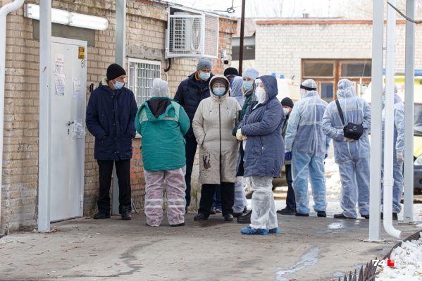 Число заболевших растет каждый день, но получить вовремя постановление о самоизоляции многие не могут Число заболевших растет каждый день, но получить вовремя постановление о самоизоляции многие не могут