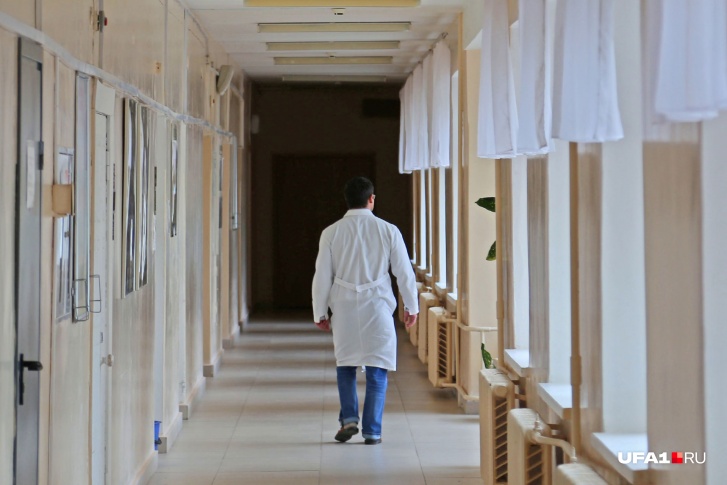 Почти все врачи районной больницы стали работать в частной клинике