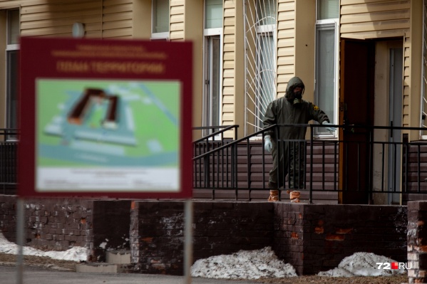 Пока в Тюмени 11 случаев выявления коронавируса, но город заблаговременно отправили в «карантин» Пока в Тюмени 11 случаев выявления коронавируса, но город заблаговременно отправили в «карантин»