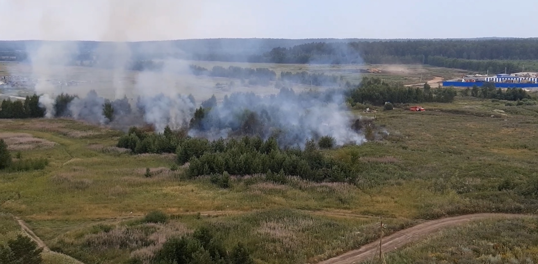 Огонь прошел один гектар: на Широкой Речке вспыхнул природный пожар
