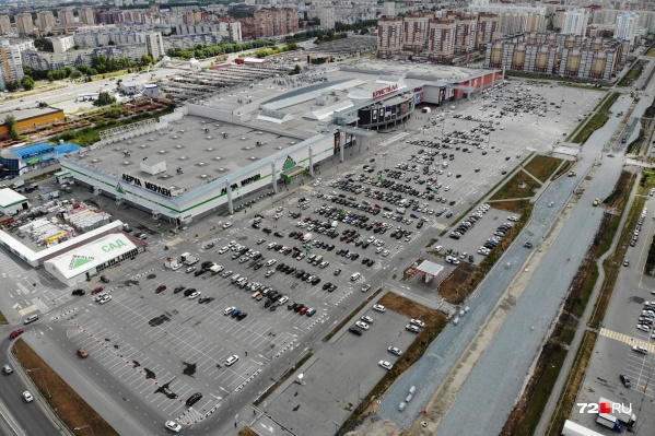 Поиск места на парковке — вот что доставляет головную боль тюменцам при посещении ТРЦ Поиск места на парковке — вот что доставляет головную боль тюменцам при посещении ТРЦ