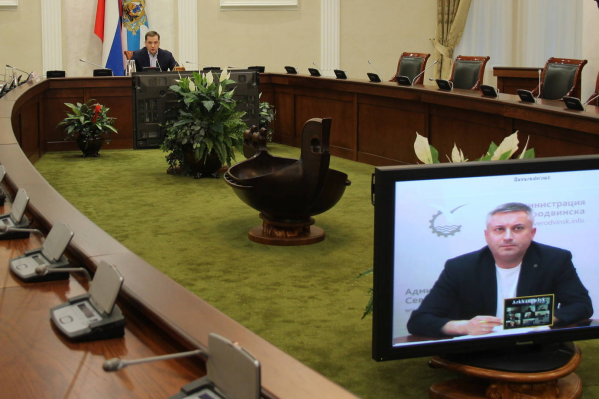 Еще четыре дня назад <a href="https://29.ru/text/health/69265978/" target="_blank" class="_">Игорь Скубенко не считал, что рост числа заболевших в Северодвинске можно назвать вспышкой</a> или очагом инфекции. Теперь, когда случаев стало еще больше, на совещании с врио губернатора все-таки признали, что речь идет именно об этом Еще четыре дня назад <a href="https://29.ru/text/health/69265978/" target="_blank" class="_">Игорь Скубенко не считал, что рост числа заболевших в Северодвинске можно назвать вспышкой</a> или очагом инфекции. Теперь, когда случаев стало еще больше, на совещании с врио губернатора все-таки признали, что речь идет именно об этом