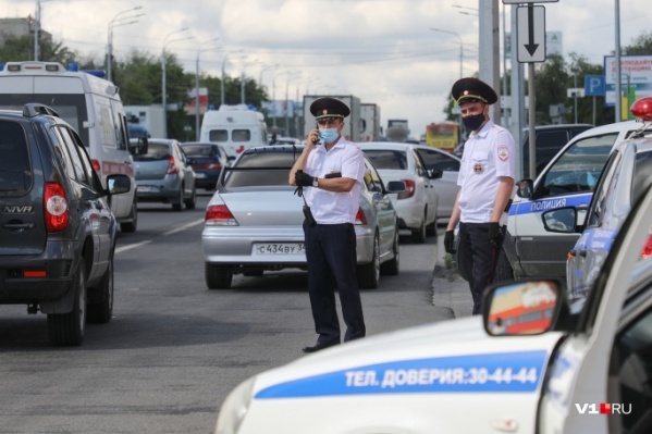 Водителей останавливают массово на всех дорогах волгоградского региона Водителей останавливают массово на всех дорогах волгоградского региона