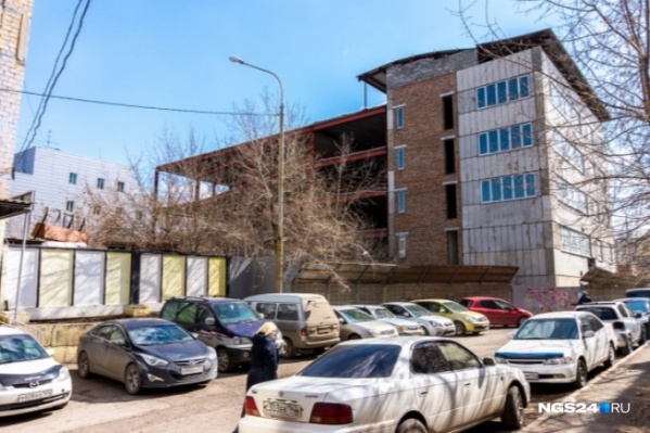Парковка на Красной Армии, 10 заброшена с 2007 года Парковка на Красной Армии, 10 заброшена с 2007 года