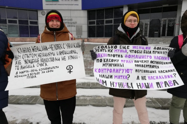 «8 Марта — это не праздник весны, нежности и женственности, 8 Марта — это праздник борьбы за права женщин!», — напомнили участницы акции «8 Марта — это не праздник весны, нежности и женственности, 8 Марта — это праздник борьбы за права женщин!», — напомнили участницы акции