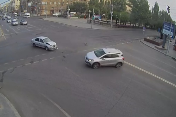 Кроссовер от удара развернуло на 360 градусов Кроссовер от удара развернуло на 360 градусов