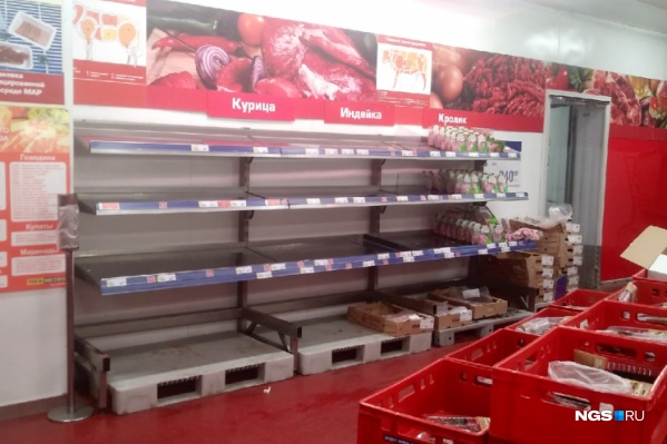На прошедших выходных в некоторых новосибирских магазинах (например, Metro) начали пустеть прилавки На прошедших выходных в некоторых новосибирских магазинах (например, Metro) начали пустеть прилавки 