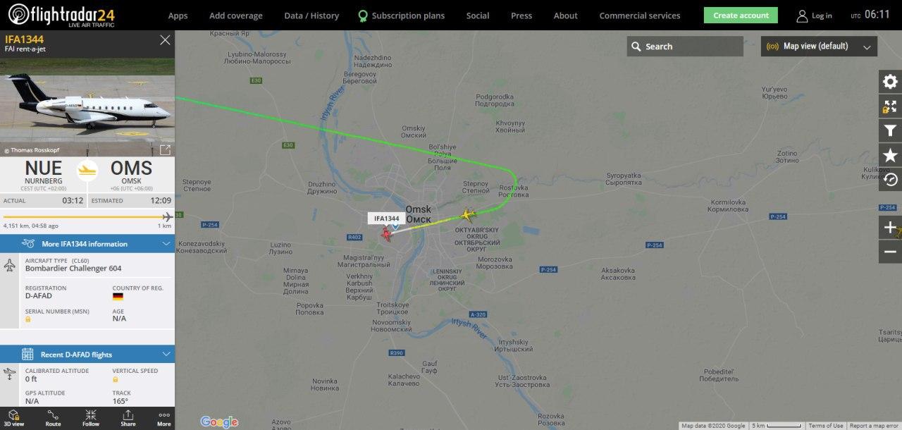 Самолёт, который вылетел из Германии за Навальным, приземлился в аэропорту Омска