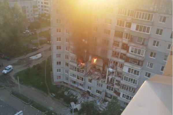 Ярославцы снимали фото и видео, не веря в реальность происходившего на их глазах Ярославцы снимали фото и видео, не веря в реальность происходившего на их глазах