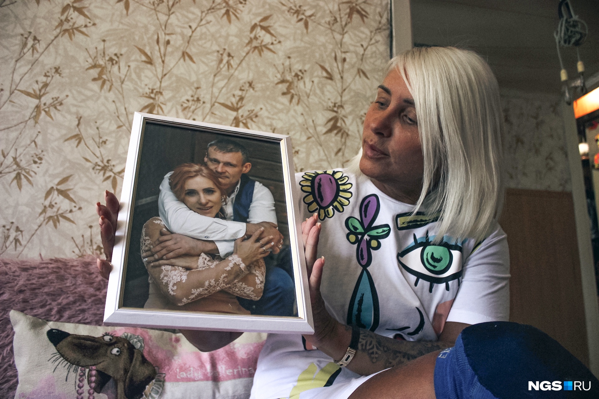 В доме на стенах — фотографии мужа и детей В доме на стенах — фотографии мужа и детей 