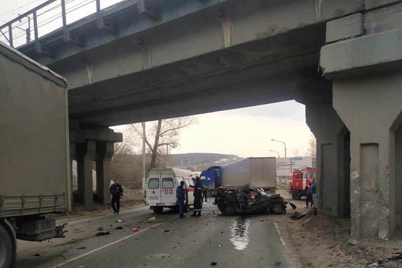 В Самарской области в ДТП на трассе погибли два человека