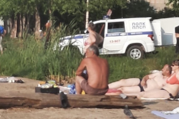 Полицейские разбираются, что произошло Полицейские разбираются, что произошло