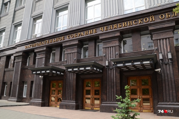 Нынешний состав Законодательного собрания работает с 2015 года, в этом сентябре нас вновь ждут выборы депутатов Нынешний состав Законодательного собрания работает с 2015 года, в этом сентябре нас вновь ждут выборы депутатов
