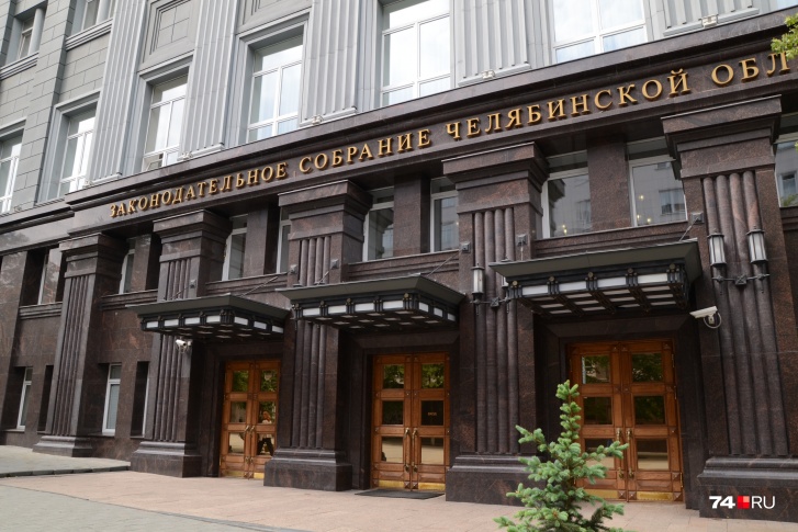 Нынешний состав Законодательного собрания работает с 2015 года, в этом сентябре нас вновь ждут выборы депутатов Нынешний состав Законодательного собрания работает с 2015 года, в этом сентябре нас вновь ждут выборы депутатов