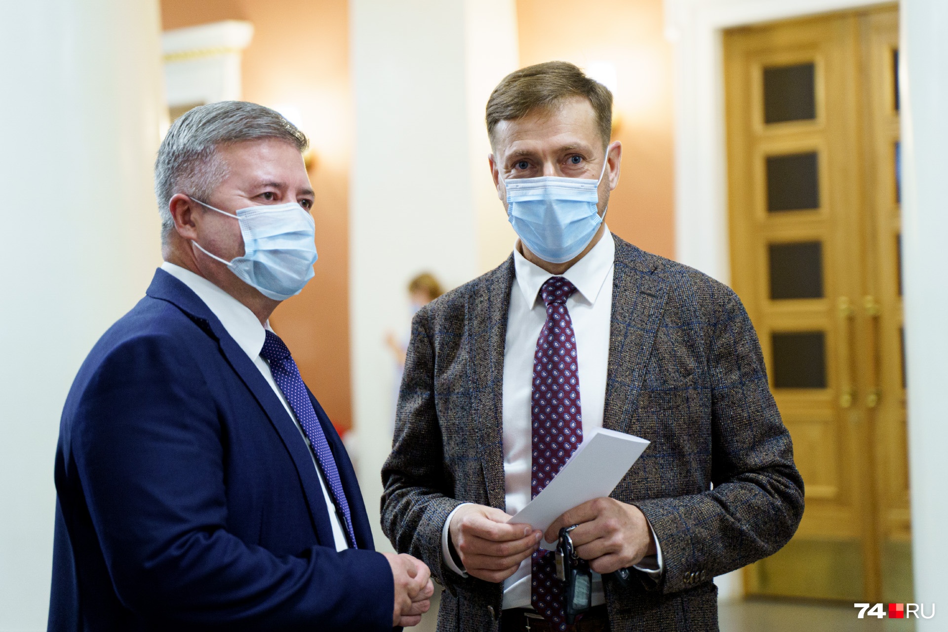 Министр здравоохранения Юрий Семёнов успел поговорить и с вице-губернатором Станиславом Мошаровым... Министр здравоохранения Юрий Семёнов успел поговорить и с вице-губернатором Станиславом Мошаровым...