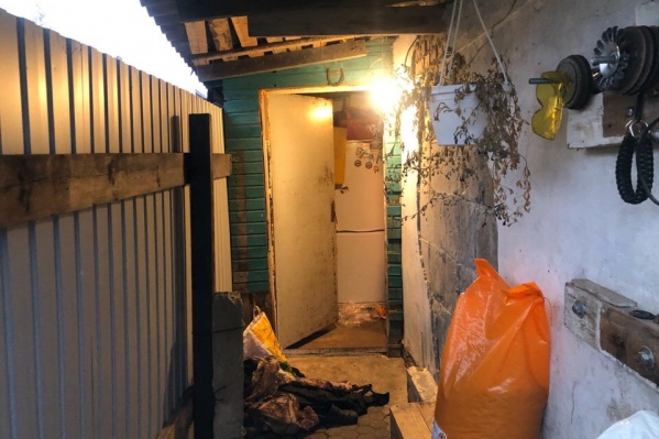 Убийство произошло в частном секторе в поселке 2-е Брагино Убийство произошло в частном секторе в поселке 2-е Брагино