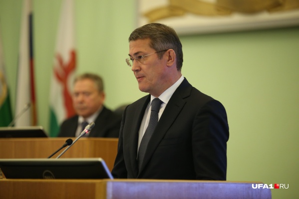 Глава региона предложил поздравлять друг друга с помощью сообщений Глава региона предложил поздравлять друг друга с помощью сообщений