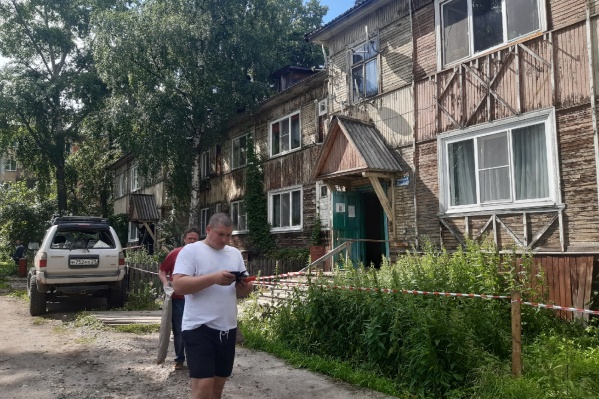 Жители собирают вещи, уезжают по домам родственников и знакомых<br> Жители собирают вещи, уезжают по домам родственников и знакомых<br>