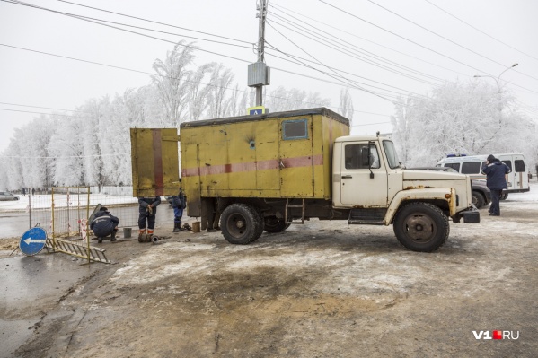 Коммунальщики заявили, что всю субботу будут чинить старый водовод Коммунальщики заявили, что всю субботу будут чинить старый водовод