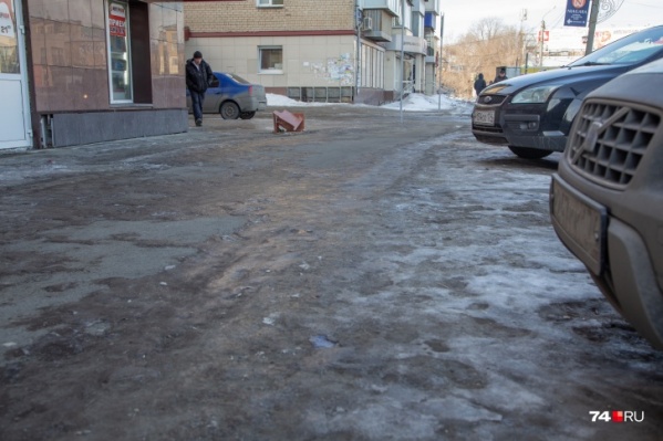 Так выглядят многие тротуары в Челябинске Так выглядят многие тротуары в Челябинске