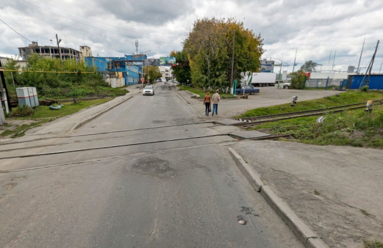 В Екатеринбурге рабочих ударило током во время работ на железнодорожном переезде