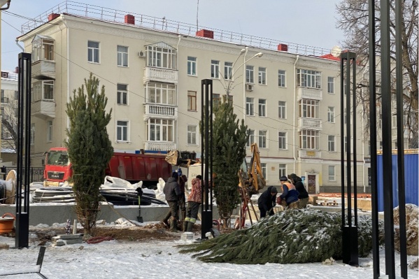 По словам Хабирова, больше стоянки на площади не будет По словам Хабирова, больше стоянки на площади не будет