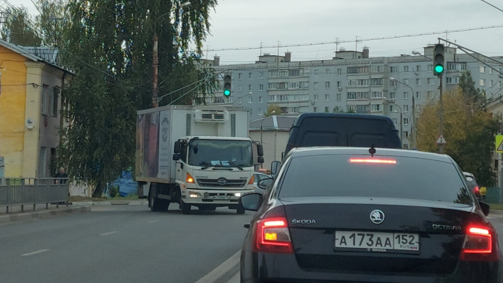 «Повернуть невозможно»: автомобилисты просят стрелку для выезда на дублер улицы Циолковского