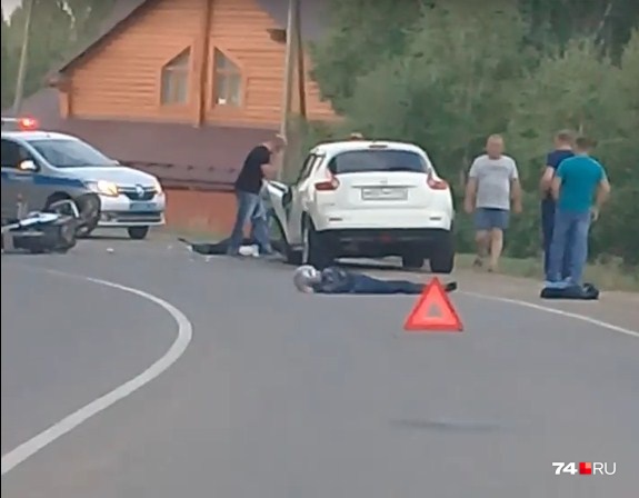 В пригороде Челябинска в лобовом столкновении мотоцикла и автомобиля погибли двое