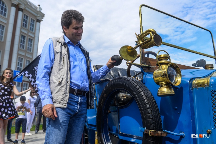 Александр Высокинский — большой фанат старых автомобилей, но в декларации их нет