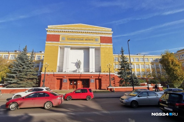 Ремонт будут проводить без изменения внешнего вида здания, которое является памятником Ремонт будут проводить без изменения внешнего вида здания, которое является памятником