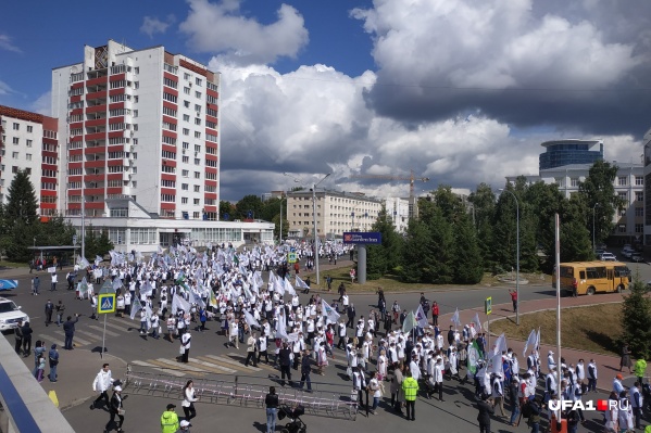 Шествие закончилось, впереди — награждение и концерт Шествие закончилось, впереди — награждение и концерт