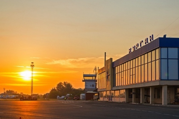 За хранение груза сверх нормы в курганском аэропорту предпринимателям приходится платить по 500 рублей в сутки за одно место За хранение груза сверх нормы в курганском аэропорту предпринимателям приходится платить по 500 рублей в сутки за одно место