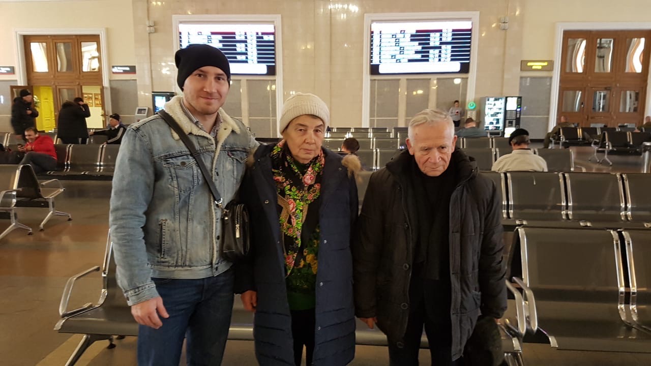 Геннадий Иванович Кулаков вместе с женой Татьяной и внуком Михаилом Геннадий Иванович Кулаков вместе с женой Татьяной и внуком Михаилом 