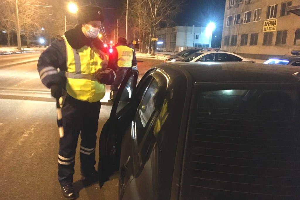 В Екатеринбурге за ночь поймали 5 пьяных автомобилистов и 9 водителей без прав