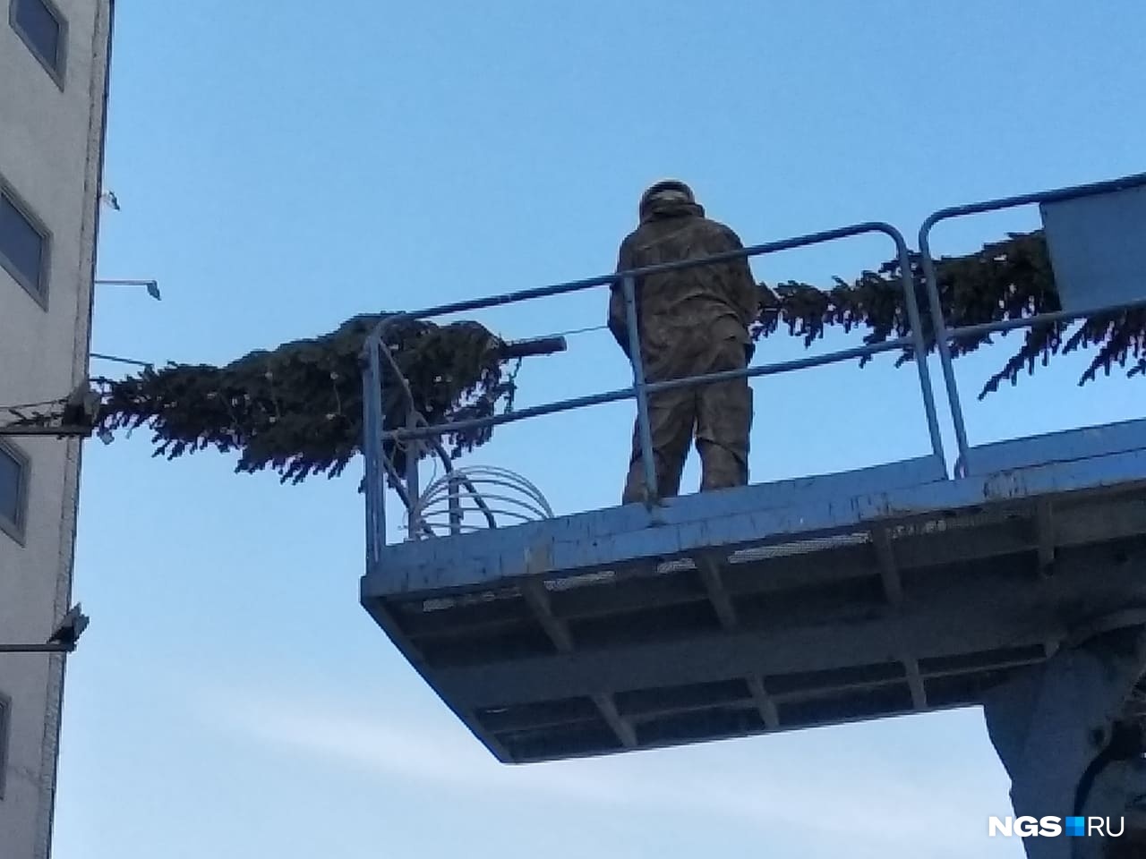 Внезапно в начале апреля... Внезапно в начале апреля...