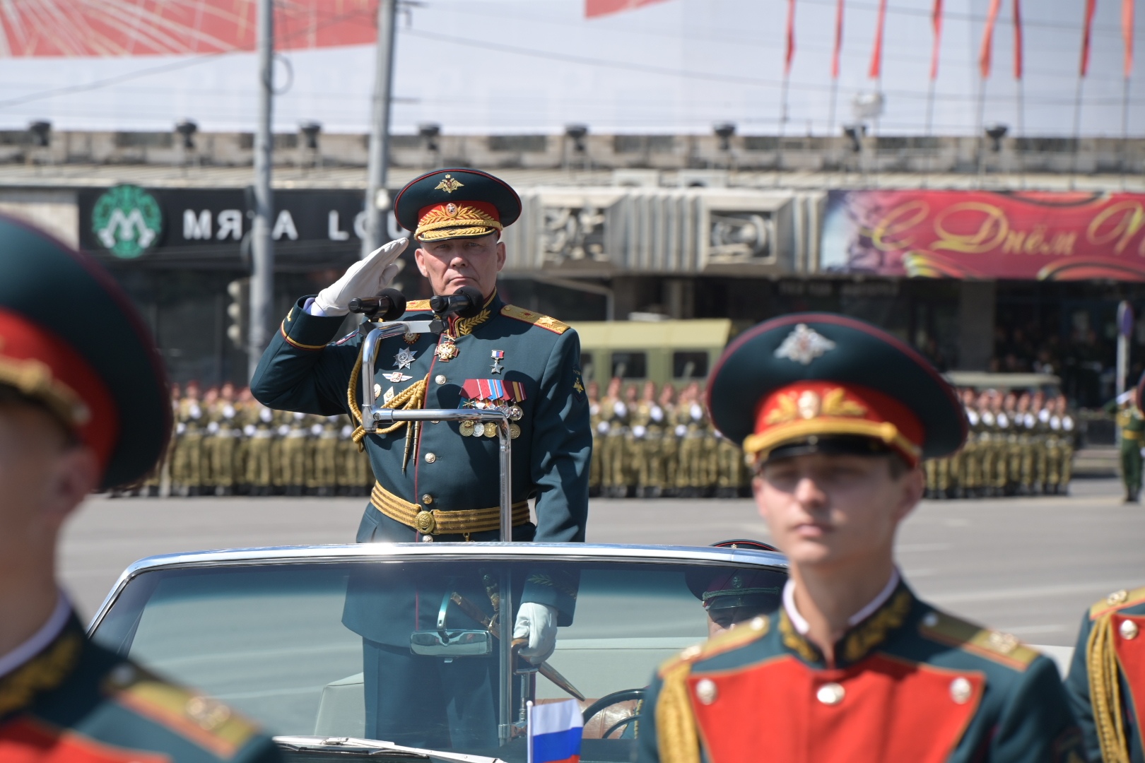 Из зрителей только ветераны: показываем парад Победы в Ростове. Онлайн-трансляция